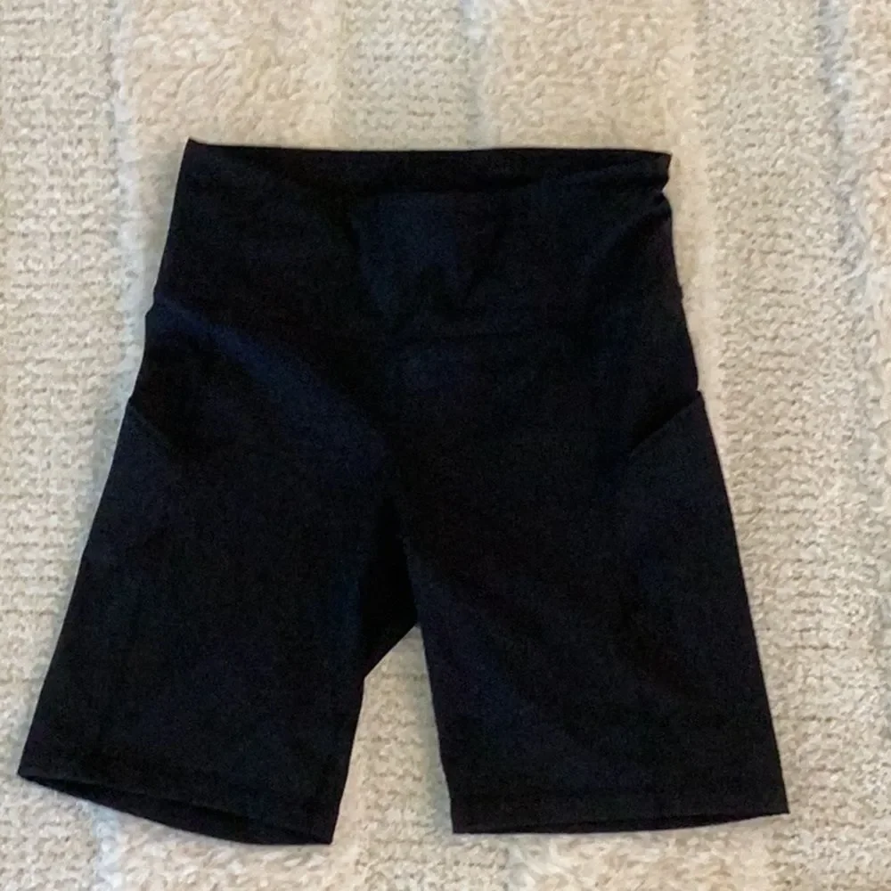 CRZ YOGA Women's Butterluxe Biker Shorts with pockets, Medium, Black, NWT